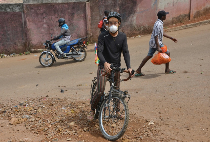 "فيروس كورونا" يعرقل جولة كوري جنوبي حول العالم على دراجة هوائية