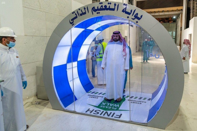 لمواجهة "كورونا" .. شؤون الحرمين تدشن بوابات التعقيم الذاتي المتطورة