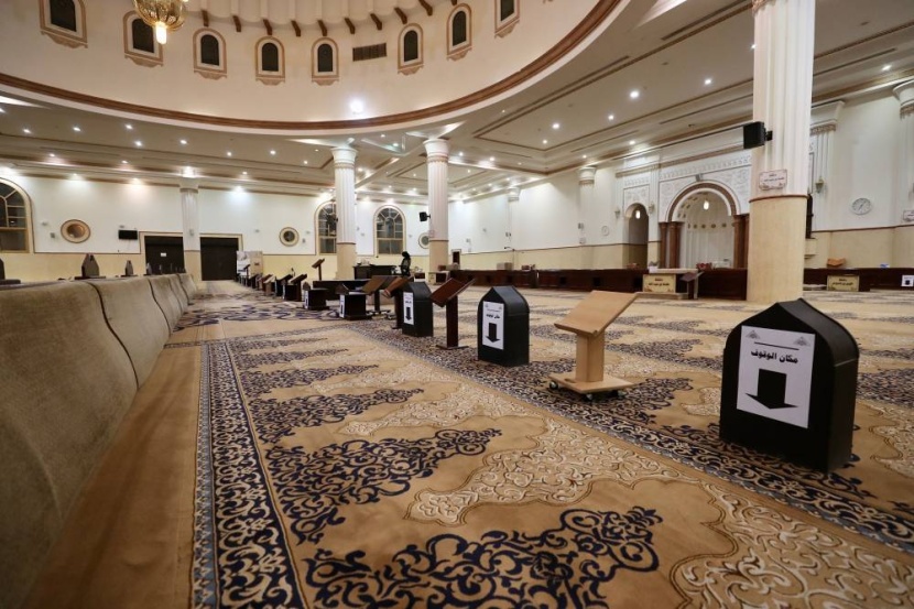 وسط إجراءات وقائية .. الموظفون يعودون إلى أعمالهم والمصلون إلى الجوامع