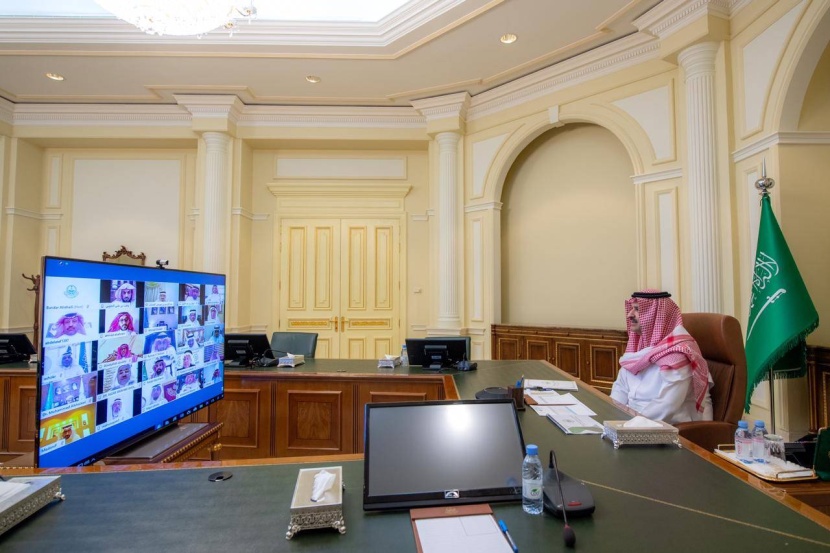 أمير المدينة المنورة يرأس الاجتماع الأول لمجلس المنطقة عن بعد