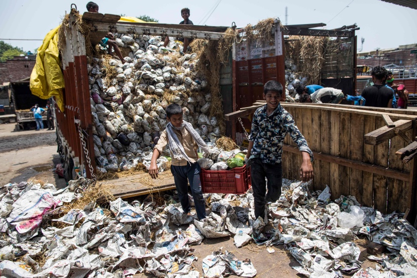 "كوفيد-19" يتربص بالأطفال.. ارتفاع معدلات الفقر سيدفعهم إلى سوق العمل