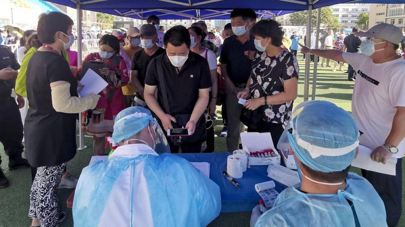 كورونا يعيد أحياء في بكين إلى الحظر