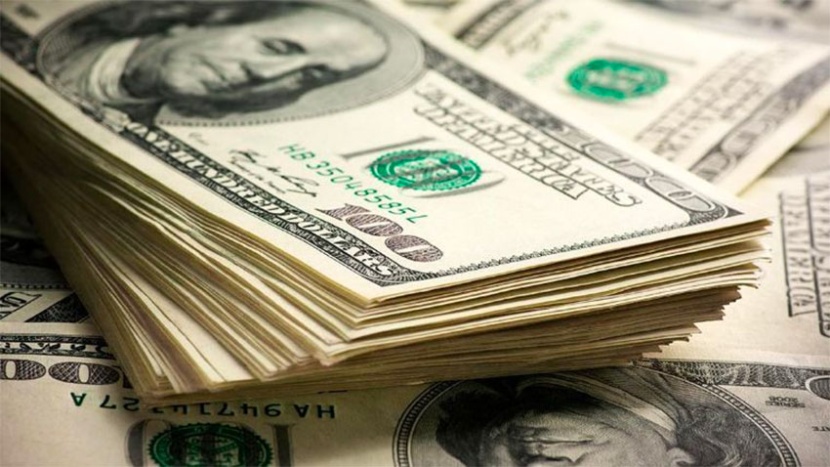 الدولار يتراجع 1% مع تأهب الاحتياطي الاتحادي لشراء سندات