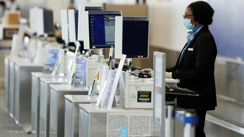 شركات الطيران الأمريكية تمنع سفر من يرفض ارتداء الكمامة