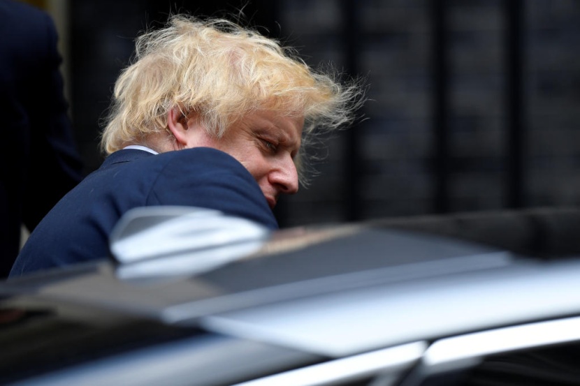 سيارة أمن تصدم سيارة رئيس الوزراء البريطاني بوريس جونسون