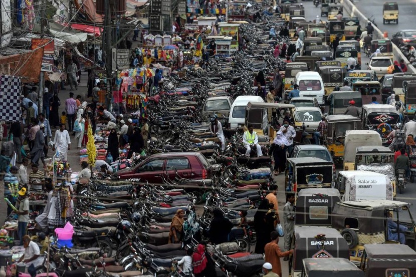 زحام رغم الخطر