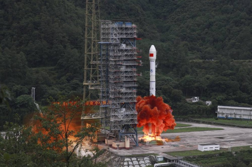 الصين تنافس «جي بي إس» وتطلق قمرا اصطناعيا للملاحة