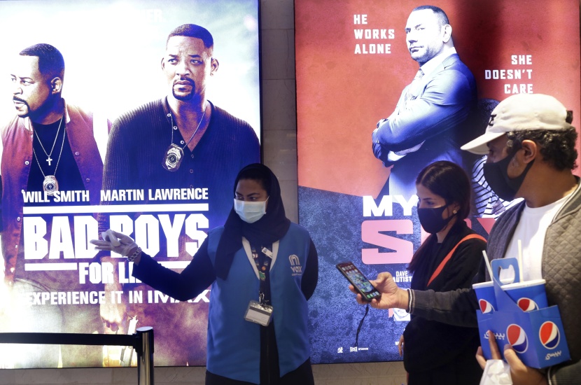  صالات دور السينما في السعودية تستقبل الزوار وسط إجراءات احترازية  