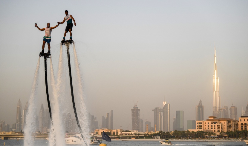  شواطئ دبي تشهد يوما رياضيا في المهرجان البحري الصيفي