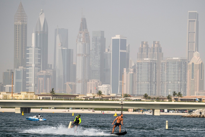 شواطئ دبي تشهد يوما رياضيا في المهرجان البحري الصيفي