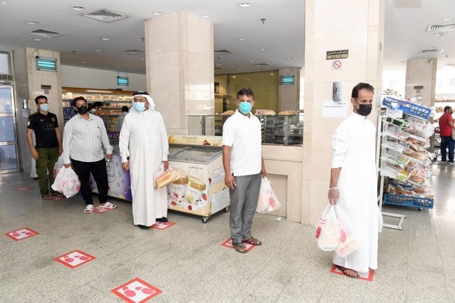 الصحة : عودة الحياة إلى طبيعتها لا يعني أن فيروس كورونا قد انتهى