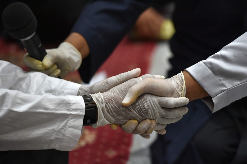 الزفاف في زمن "كورونا" .. تباعد اجتماعي وتدابير احترازية