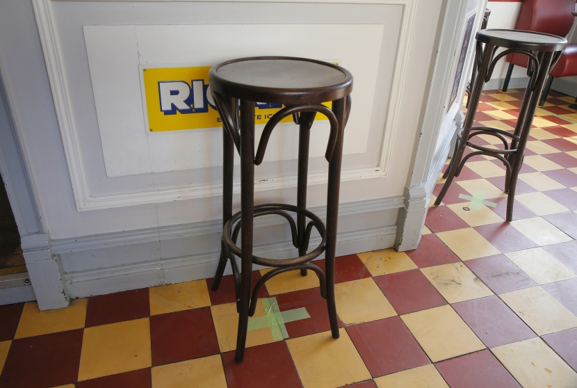 مطبقة التباعد الإجتماعي وملتزمة بالتدابير الاحترازية .. مقاهي فرنسا تعيد فتح أرصفتها