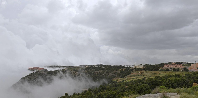 أبها الفاتنة .. سماؤها برق ولحافها ضباب