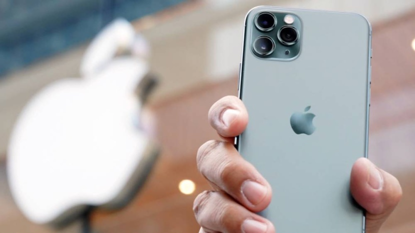 «أبل» تعترف بعيب «الخيمة الخضراء» في آيفون 11