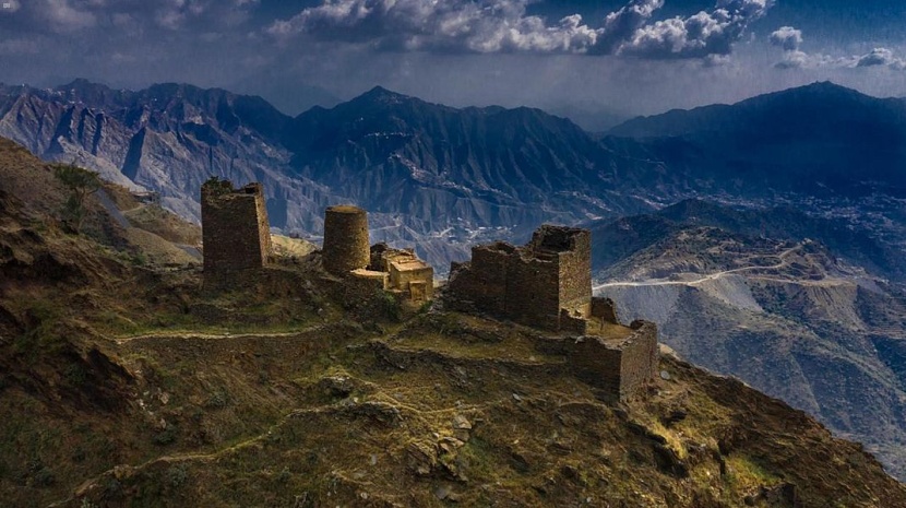 قلاع وقرى بني مالك .. إرث تاريخي يجمع بين عراقة الماضي وجمال المكان 