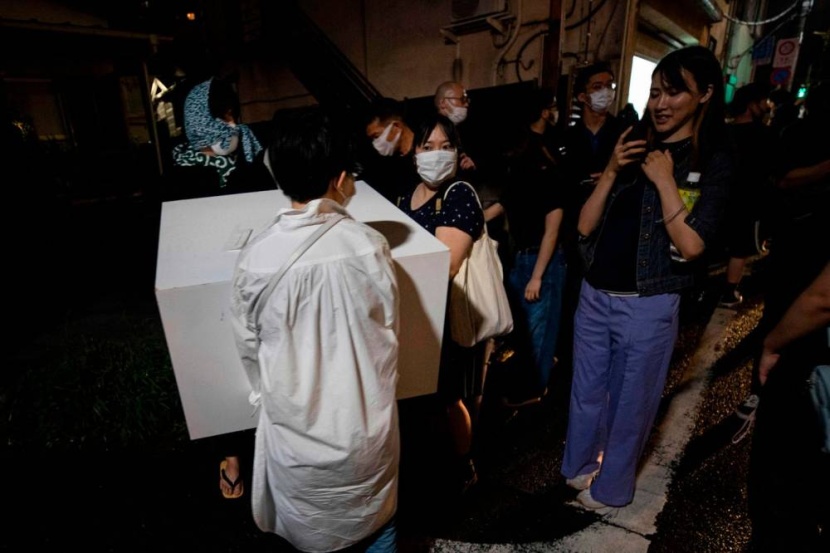 معرض فني يجيز سرقة الأعمال .. وتفاعل كبير من اللصوص