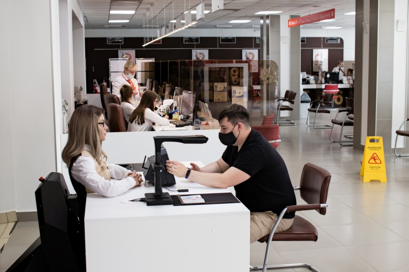 في روسيا .. موظفة آلية تساعد في الحد من البيروقراطية