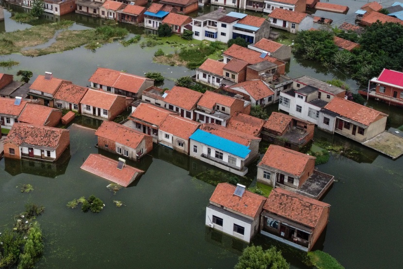  أكثر من 140 شخص فقدوا نتيجة الأمطار الغزيرة على الصين 