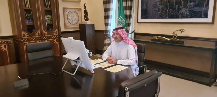 أمير المدينة المنورة يؤكد أولوية أسر الأيتام في الإسكان التنموي