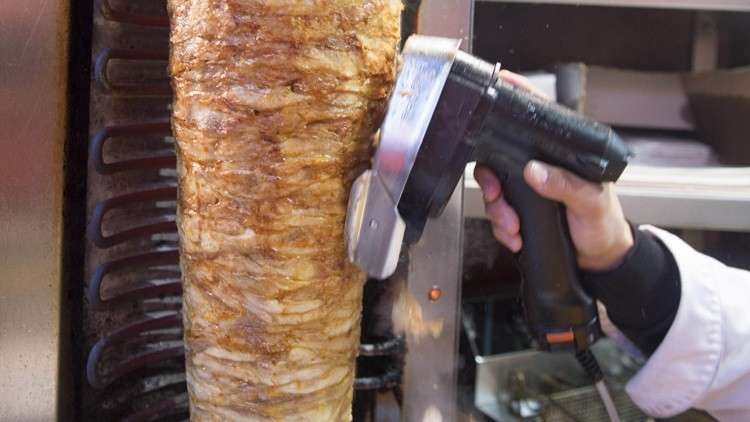 بعد تقديم وجبة شاورما بدينار .. 700 مصاب بالتسمم في الأردن