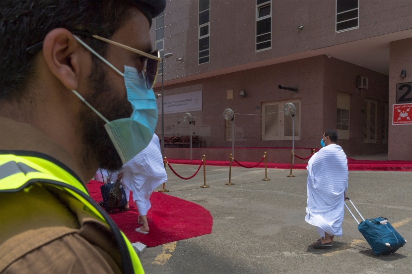 حجاج بيت الله الحرام يتوافدون إلى مقار سكنهم في منى وسط إجراءات صحية وتدابير وقائية