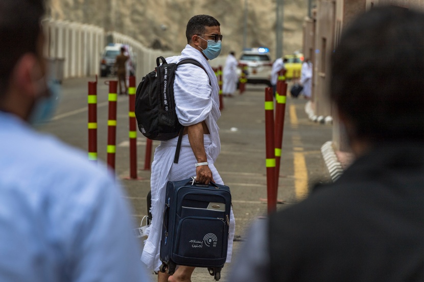 حجاج بيت الله الحرام يتوافدون إلى مقار سكنهم في منى وسط إجراءات صحية وتدابير وقائية