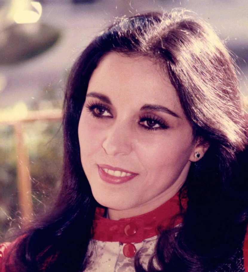 «ثورة يونيو» المصرية تعيد عفاف راضي إلى الغناء بعد انقطاع لأعوام