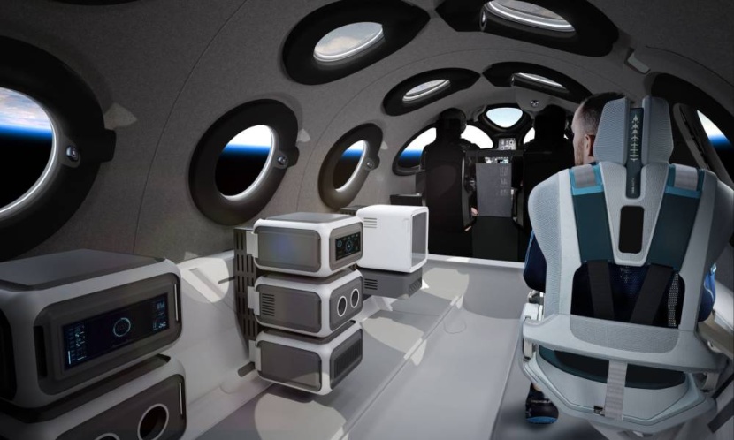 تجهيز مركبة فضائية سياحية بكاميرات سيلفي لالتقاط صور مع الأرض