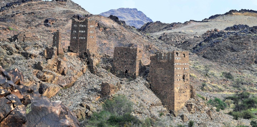 قلاع وحصون عسير .. مواقع عسكرية وثقها تاريخ المنطقة