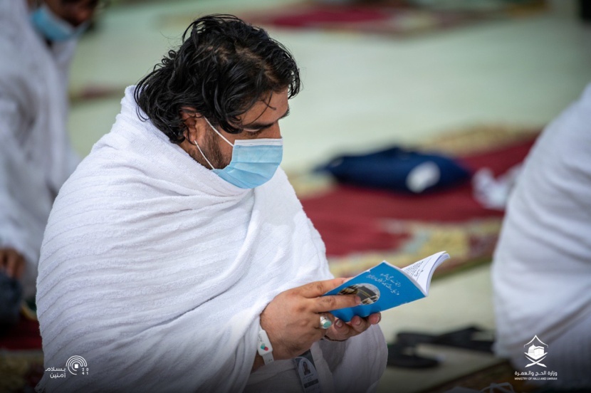 حجاج بيت الله الحرام يصلون إلى مشعر عرفات