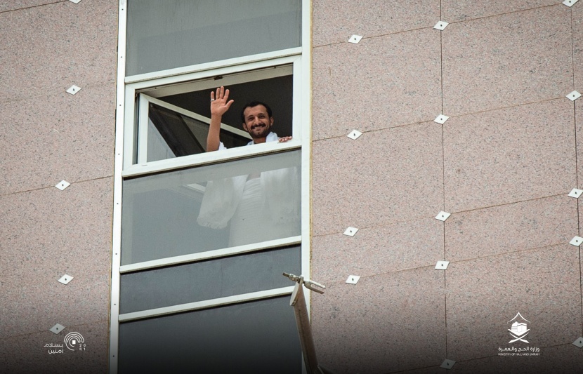 حجاج بيت الله الحرام يصلون إلى مشعر عرفات