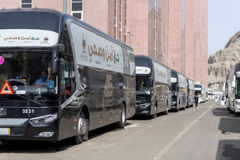 حجاج بيت الله الحرام يصلون إلى مشعر عرفات