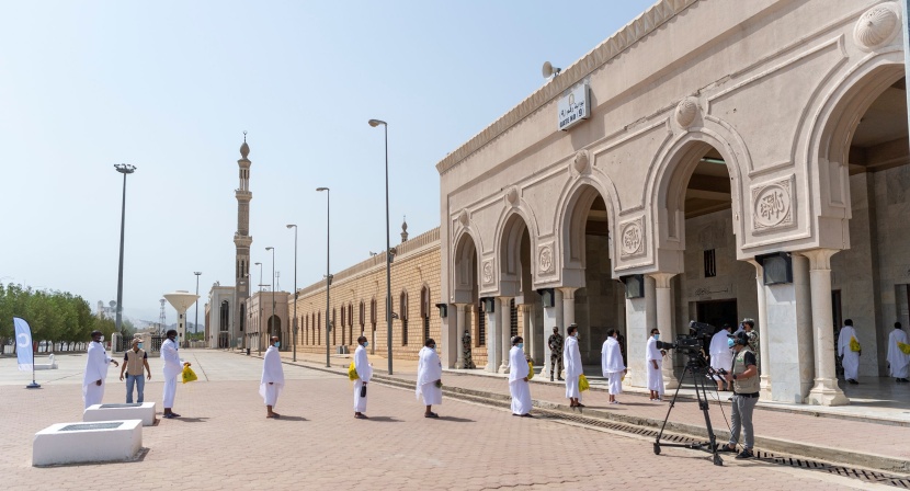 حجاج بيت الله الحرام يصلون إلى مشعر عرفات