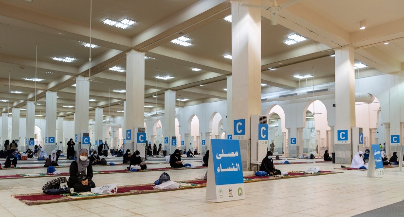 حجاج بيت الله الحرام يصلون إلى مشعر عرفات