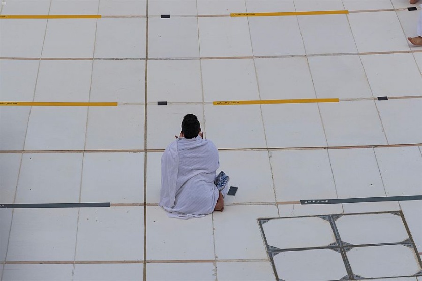 ضيوف الرحمن يؤدون طواف الإفاضة بالمسجد الحرام وسط أجواء إيمانية