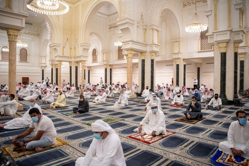 المصلون يؤدون صلاة عيد الأضحى المبارك في مختلف أنحاء المملكة