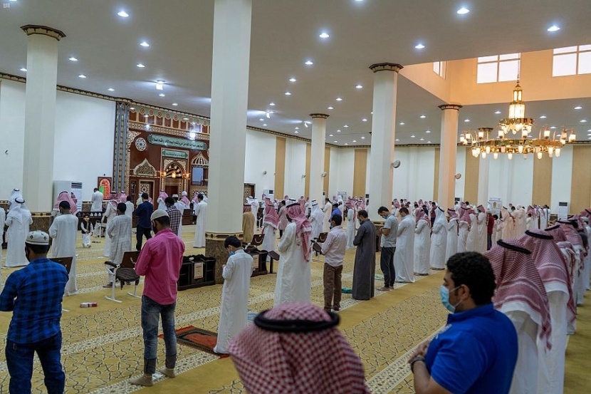 المصلون يؤدون صلاة عيد الأضحى المبارك في مختلف أنحاء المملكة