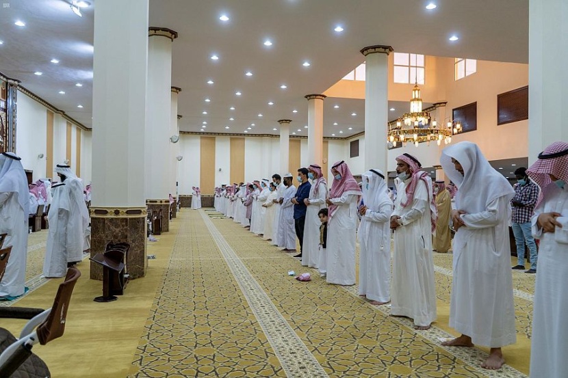المصلون يؤدون صلاة عيد الأضحى المبارك في مختلف أنحاء المملكة