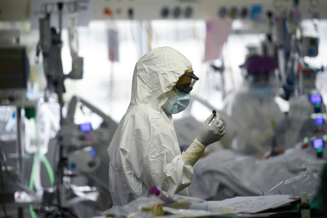 فرنسا تسجل أكثر من 1300 إصابة جديدة بكورونا لليوم الثالث على التوالي