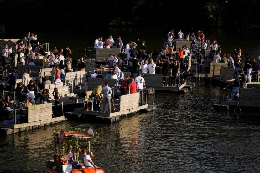 مهرجان موسيقي يختار جمهوره بالقرعة .. والحضور في قوارب