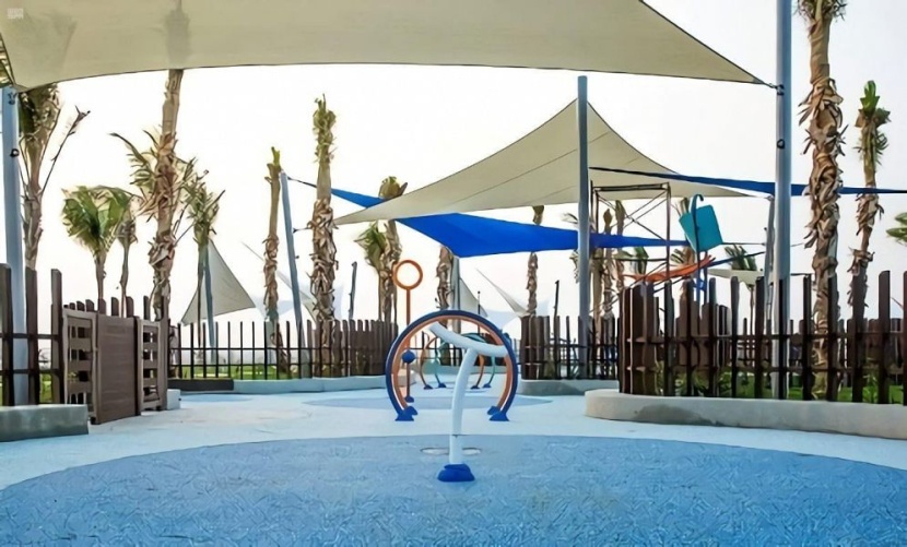 من الوجهات السياحية في السعودية.. كورنيش الجمال وهدير الموج