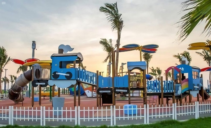 من الوجهات السياحية في السعودية.. كورنيش الجمال وهدير الموج