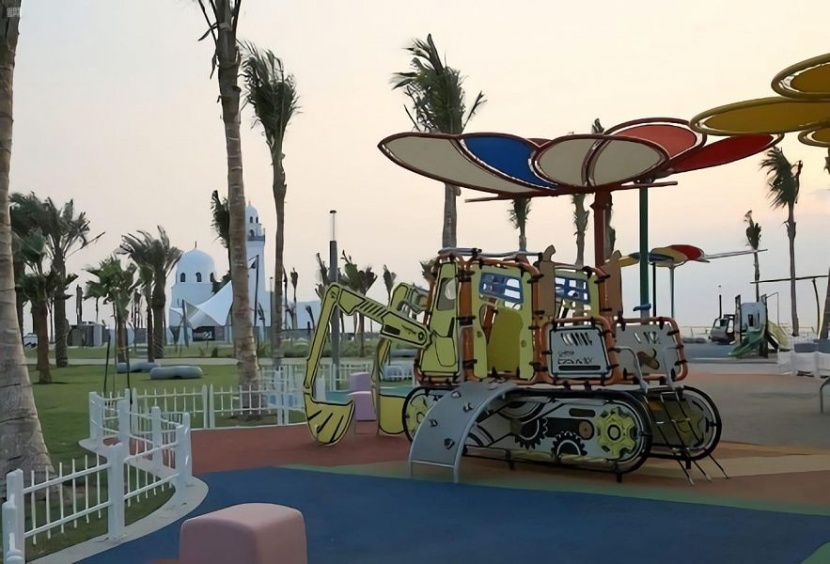 من الوجهات السياحية في السعودية.. كورنيش الجمال وهدير الموج