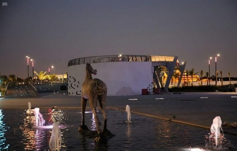 من الوجهات السياحية في السعودية.. كورنيش الجمال وهدير الموج