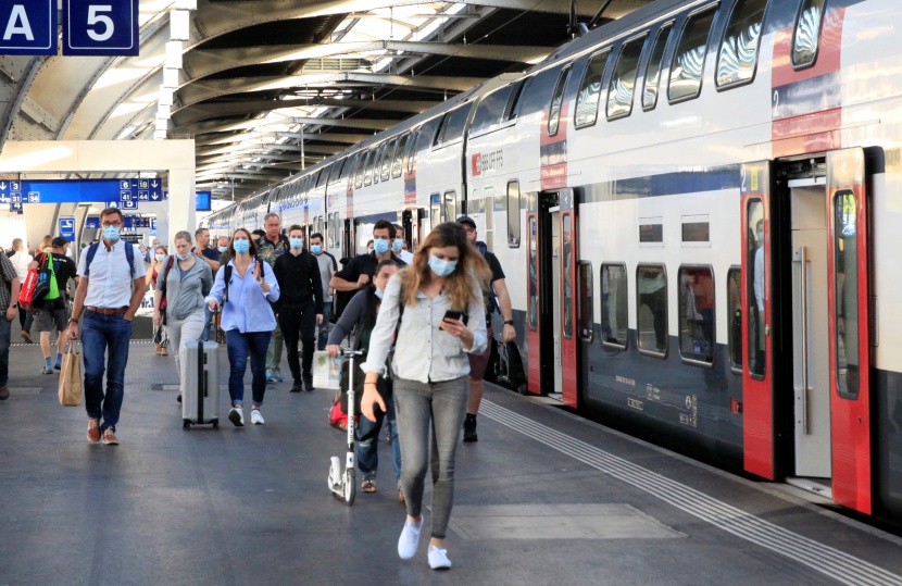 بدءا من اليوم .. سويسرا تلزم مستخدمي وسائل النقل العام بالكمامات