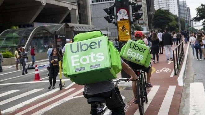 "أوبر" تطلق خدمات توصيل مشتريات من متاجر البقالة في القارة الأمريكية