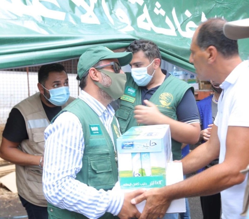  مركز الملك سلمان للإغاثة يواصل تقديم المواد الغذائية العاجلة لأهالي المتضررين من انفجار بيروت