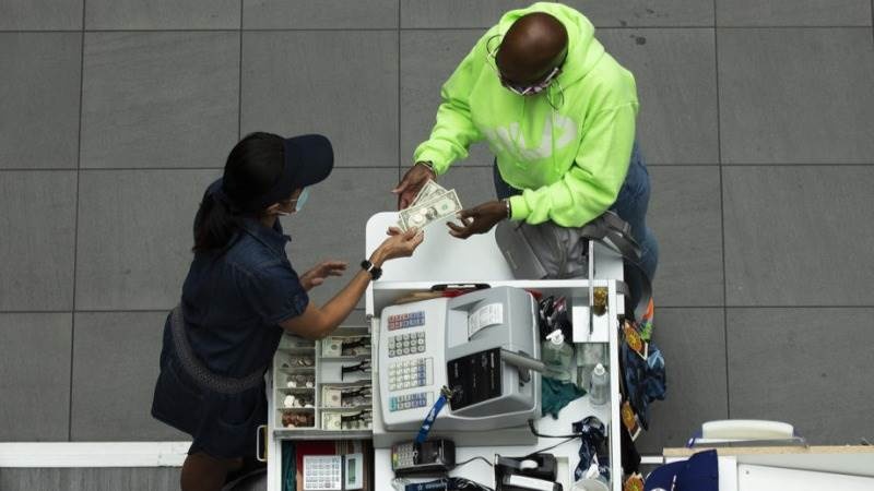 مبيعات التجزئة الأمريكية ترتفع 1.2% في يوليو