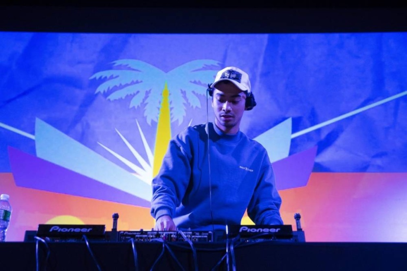 «الرصد الجغرافي» .. وسيلة الموسيقيين لكسب المال عبر حفلات الإنترنت